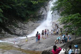 天堂寨国家森林公园、燕子河大峡谷天坑仙境、白马大峡谷纯玩2日游