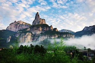 纯雁荡山全景（灵峰日景、夜景、灵岩、大龙湫瀑布、地质博物馆）、 五虎山双人激情皮筏漂流、象山松兰山海滨浴场三日游