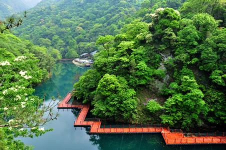 石台牯牛降、秋浦河漂流、仙寓山千年古徽道、七彩玉谷二日游